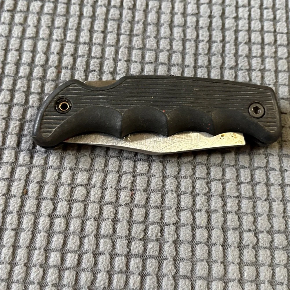 Kershaw Compact Black Folding Pocket Knife with Textured Grip - Picture 4 of 4